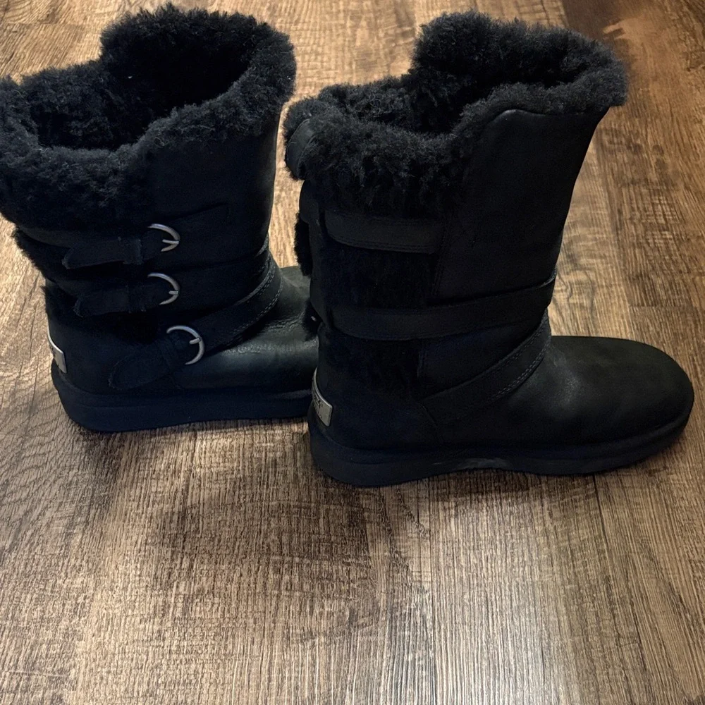 UGG Cozy Black Winter Boots EUC Size 5 / EU 36